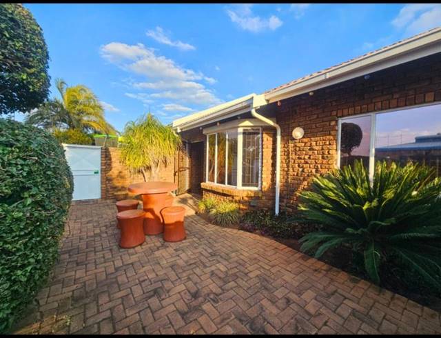 2 BEDROOM TOWNHOUSE FOR SALE IN NORKEM PARK